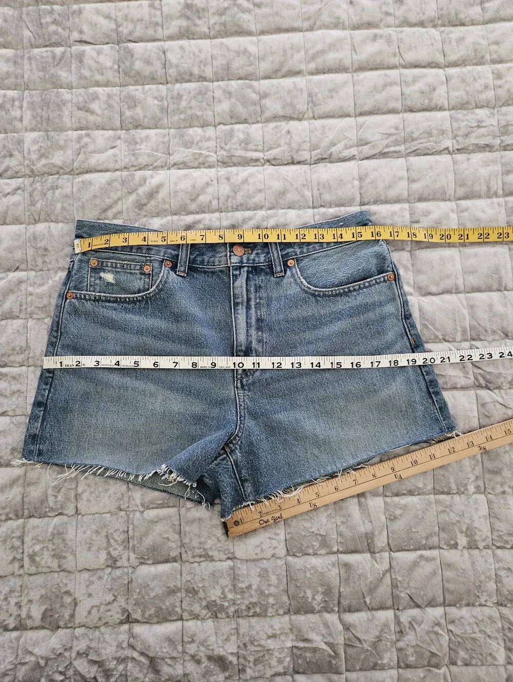 Madewell The Relaxed Denim Shorts Kelton Wash Raw Hem High Rise Size 28